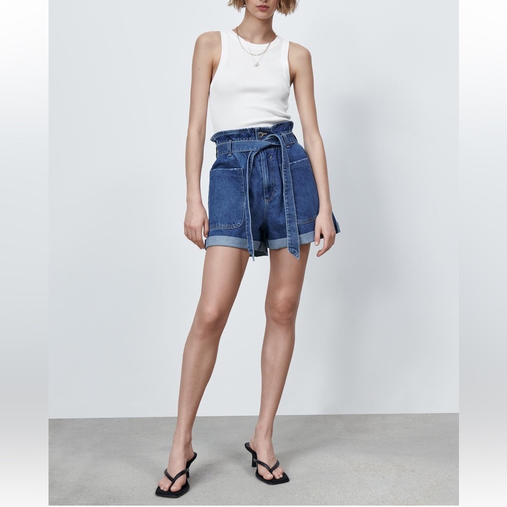 Zara elastic waist shorts. Size 6
